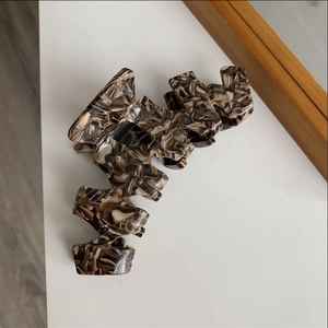 Detail of tortoise shell acetate hair claw clip with geometric zigzag design