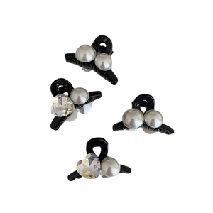 Set di quattro mini mollette per capelli con perle e strass a forma di cuore da donna