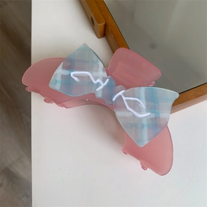 Rosa Acetat-Haarklammer mit hellblau karierter Schleife Haarschmuck für Damen