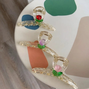 Dreiteiliges Set aus transparenten Acryl-Tulpen-Haarklammern in Rot, Violett und Rosa