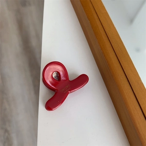 Petite pince à cheveux en acétate rouge avec texte Sunshine Handmade doré