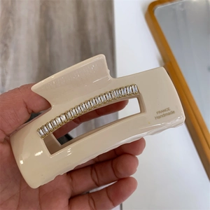Pince à cheveux en acétate beige avec cristaux et lettrage doré France Handmade gravé