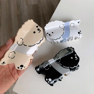 Set de tres pinzas para el cabello con forma de perro en acetato, colores beige, blanco y negro