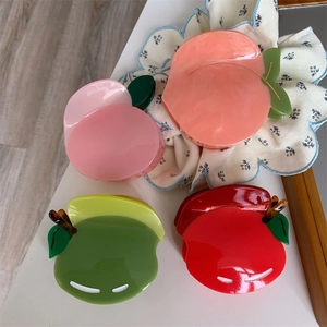 Set di quattro mollette per capelli lucide a forma di frutta mela e pesca