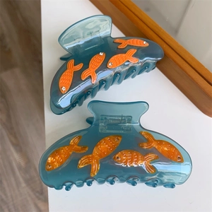Pince à cheveux bleu foncé avec poissons rouges en 3D et strass brillants pour femmes