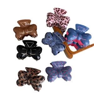 Pinces à cheveux nœud créatives en bleu denim avec pois et motifs léopard variés