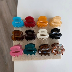 Lot de douze mini pinces à cheveux en acétate avec logo France Handmade doré