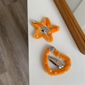 Dettagli di fermagli per capelli arancioni con stella e cuore in peluche, strass e clip a becco