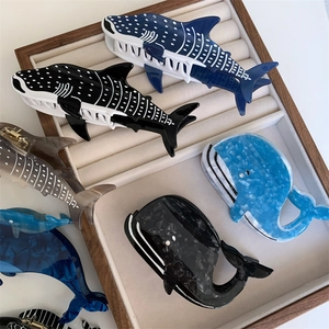 Pinces à cheveux en acétate avec motifs marins de baleine bleue et de requin
