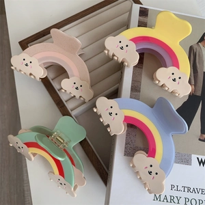 Détails des pinces à cheveux arc-en-ciel avec petits nuages souriants en quatre couleurs