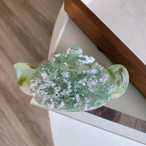 Chinese teapot hair claw clip in marble green acetate with elegant vintage shark jaw design