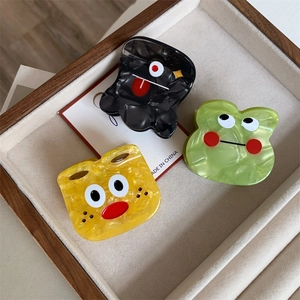 Three-piece set of cute cartoon acetate hair claws in black, green, and yellow