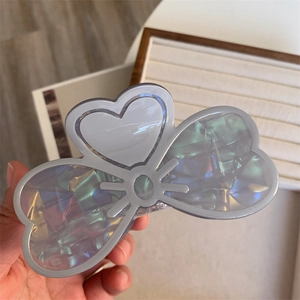 Pinza per capelli olografica oversize a forma di fiocco con motivo a cuore per lei