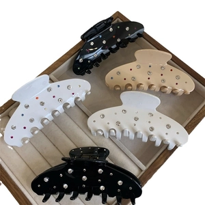 Lot de 5 pinces à cheveux style Y2K avec strass en noir, beige et blanc pur