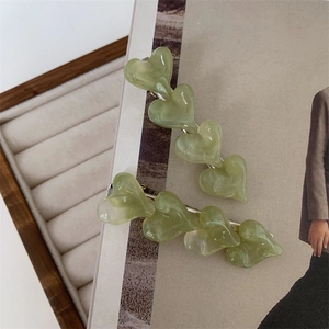 Sweet light green resin heart hair clips with marble texture for girls two-piece set