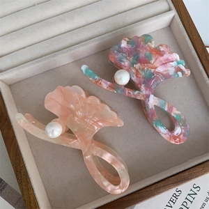 Ginkgo leaf acetate hair claws with pearls in peach pink and marble textures