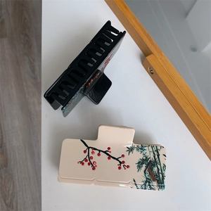 Détails des pinces à cheveux de style chinois avec motifs fleurs de prunier et bambou