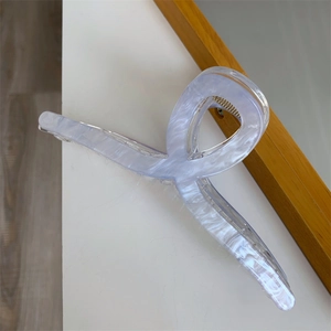 Detail view of the 13cm double-layered acrylic hair claw with purple marble texture