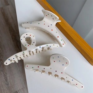 Lot de trois pinces à cheveux crème ornées de strass colorés aux formes variées