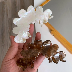 Pearlescent white and amber grid acetate flower hair claws for women hair styling