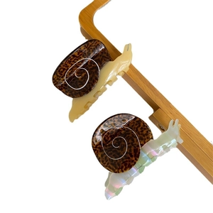 Creative snail-shaped acetate hair claw clips with leopard print pattern for women