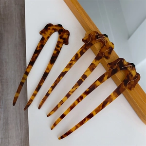 U-shaped hair pin set featuring brown tortoiseshell dachshund dog design details