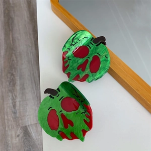 Pince à cheveux Halloween en acétate motif pomme empoisonnée verte avec détail de crâne