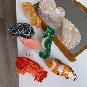 Collezione di fermagli per capelli in acetato a forma di creature marine e conchiglie