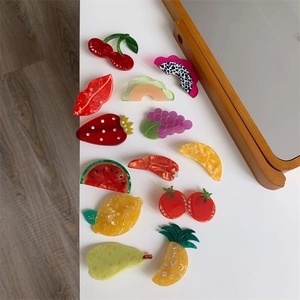 Détails des pinces à cheveux en acétate en forme de fruits avec strass colorés