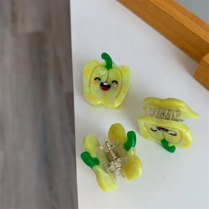 Tres pinzas para el pelo de pimiento amarillo con caras sonrientes y resina jaspeada