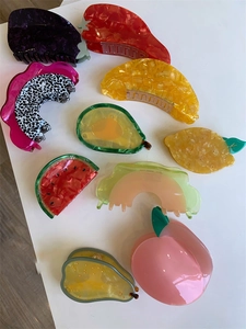 Collection de pinces à cheveux en acétate fruits et légumes avec texture marbrée