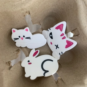 Barrettes à cheveux mignonnes en acétate motif chat et lapin pour femmes en blanc