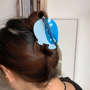 Pince à cheveux baleine bleue en acétate avec pois blancs pour coiffures élégantes