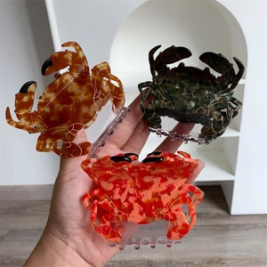 Pinces à cheveux crabe uniques en acétate marbré avec trois couleurs chics