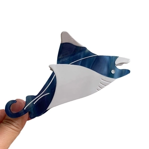 Unique marble blue stingray claw clip made of acetate with creative sea animal design