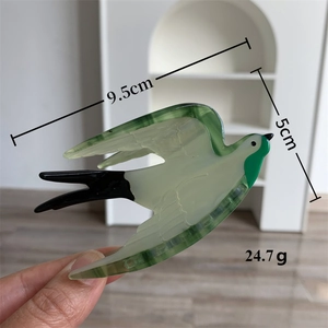 Pince à cheveux en forme d'hirondelle en acétate au design d'oiseau vert et blanc