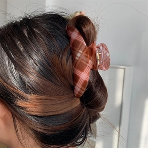 Retro Plaid Large Hair Claw Clip For Women Red Checkered Shark Clip Elegant Hair Catch Barrette Styling Hair Accessories