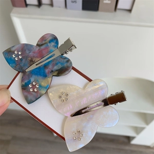 Eleganti fermagli per capelli a farfalla in resina colorata con strass brillanti