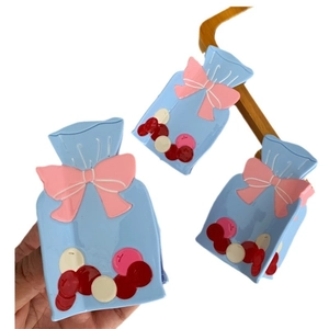 Pinces à cheveux en forme de bonbon bleu avec nœuds roses et décors colorés