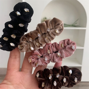 Pince à Cheveux Plissée en Velours Doux Style Coréen Avec Strass pour Femmes Pince Latérale Vintage Froncée Accessoires de Cheveux de Mode Élégants