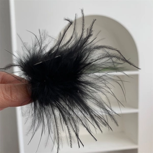Pince à Cheveux Élégante en Plumes Noires Fait Main Clip en Métal Accessoires Rétro Minimalistes pour Femmes Fête