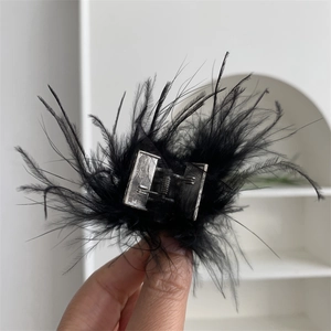 Pince à cheveux élégante en plumes noires avec clip en métal argenté pour coiffures