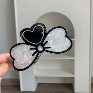 Pince à cheveux en acrylique irisé avec contour cœur noir et moustaches de chat