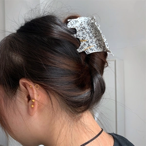 Pince à cheveux moyenne en acétate motif léopard blanc et gris pour femmes élégantes