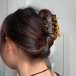 Pince à cheveux en acétate à motif léopard accessoire élégant pour femmes