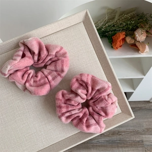 Chouchou en Tissu à Carreaux Rose Doux Style Coréen Anneau de Cheveux Large Intestin Fait à la Main Élastiques à Cheveux pour Femmes Accessoires Quotidien