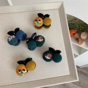 Sweet Embroidered Animal Flower Hair Claws For Women Knit Ball Cat Bird Pattern Mini Claw Clip Creative Hair Accessories