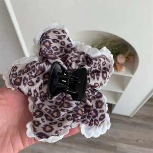Handheld leopard print flower hair claw clip with white lace trim for women's styling