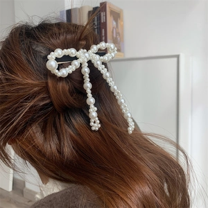 Fermaglio per capelli a fiocco con perle fatte a mano elegante per donna color panna
