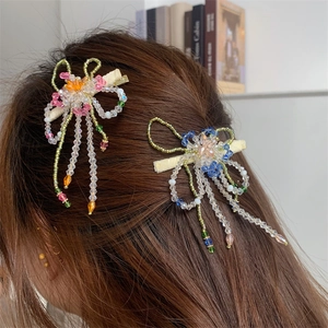 Barrettes à fleurs en perles de cristal faites main avec de longs glands élégants